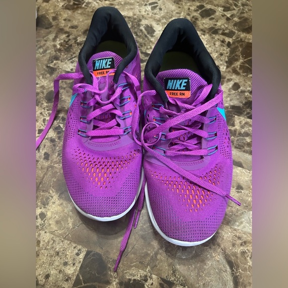 Nike Women's Vibrant Purple Athletic Shoes - Picture 1 of 6